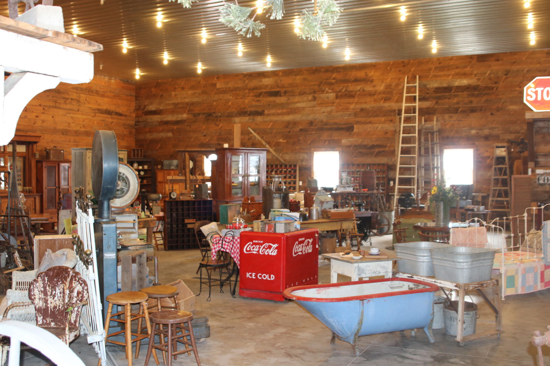 Loby oif Clinch antique store